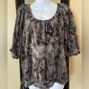 Guess women’s blouse, balloon sleeves ties on the side New without tags